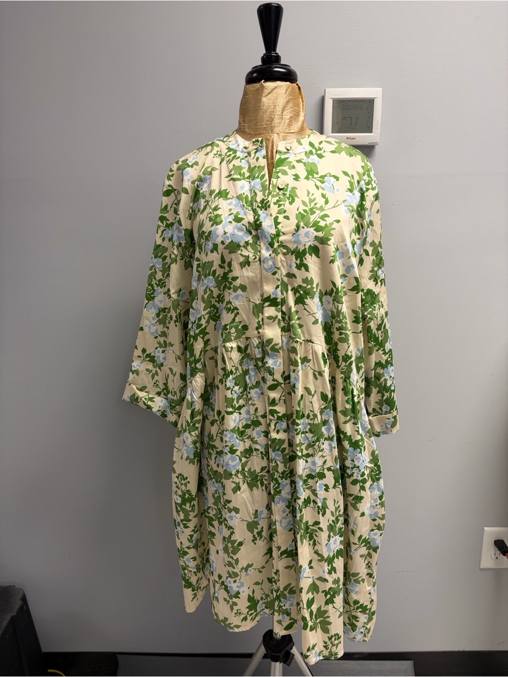 Tucker buck Floral Button-Front Midi Dress in Cream blue and Green
